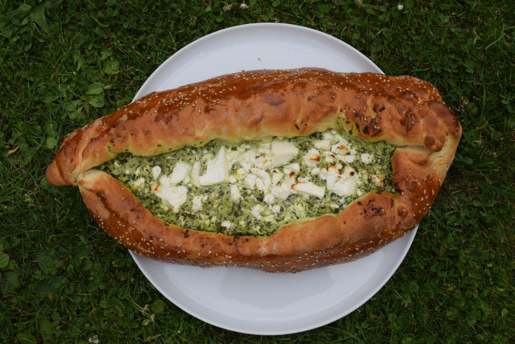 Pide / türkische Teigtasche mit Spinat und Schafskäse – Thermomix ...